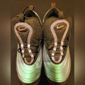 Women's Nike Air Max Tennis Shoes